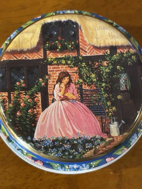 VINTAGE WOODS OF Windsor Forget Me Not Dusting Powder & Soap (297