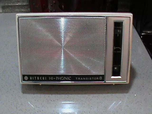 HITACHI 8 Transistor radio Model TH  with leather case