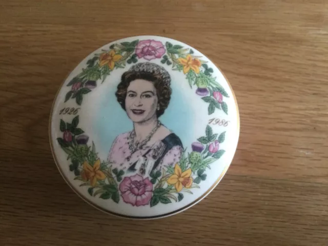 QUEEN ELIZABETH II  60th BIRTHDAY COALPORT FINE BONE CHINA TRINKET BOX 1986