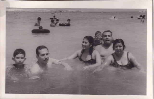 Egypt VINTAGE PHOTO - sexy family at sea. A2