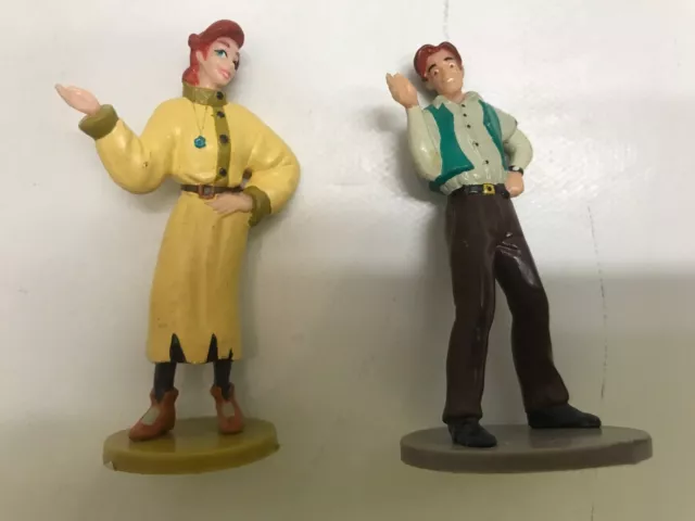 Lot De 2 Figurines Anciennes Pvc Anastasia