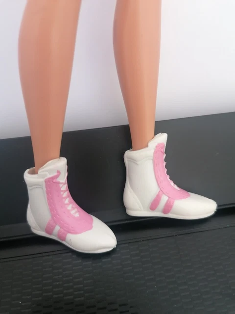 Lot De Chaussures Barbie – 10 Paires De Bottes + 23 Paires De Chaussures – Occasion