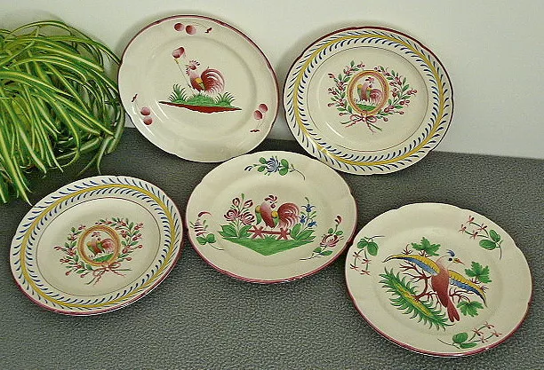 5 Anciennes Assiettes Plates En Faïence De St Saint Clément Décor Au Coq Cerise