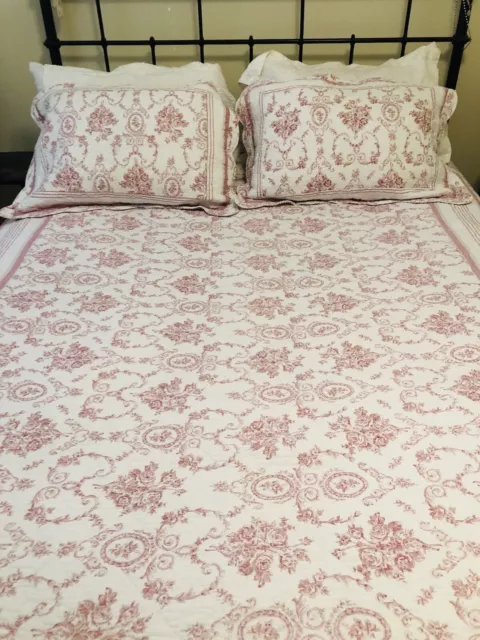 Red Floral Toile French Country Roses Scalloped Queen Cotton Quilt And 2 Shams