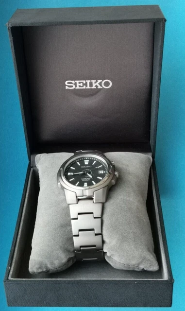 MONTRE SEIKO KINETIC TITANIUM date 5M62 0C10 en boite 10 bar pile