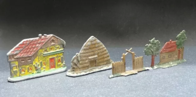 3 x alte Zinn Blei Figur Figuren bemalt Bauernhaus Strohhütte Blockhaus Holzhaus