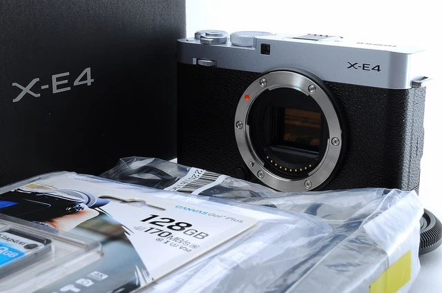 Fujifilm X-E4 26.1MP SC: 474 shots  Digital Camera Silver [Top Mint /Box] Japan