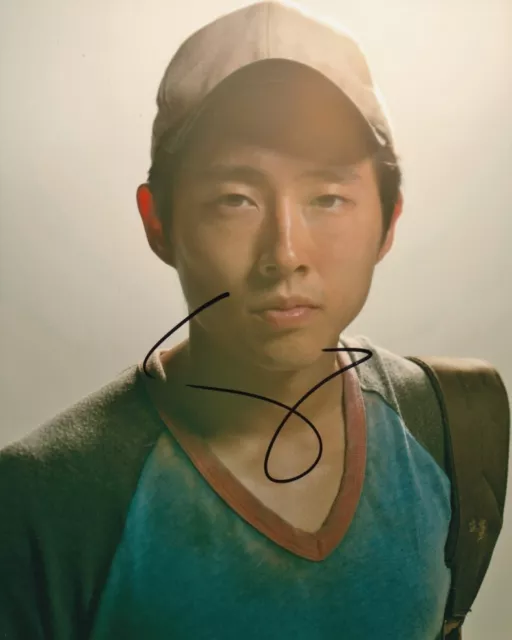 STEVEN YEUN signed Autogramm 20x25cm THE WALKING DEAD in Person autograph COA