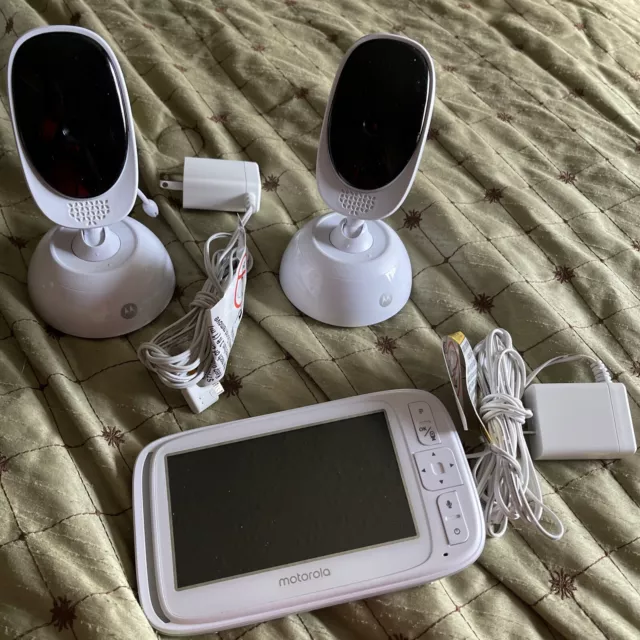 Motorola Comfort 75 5" Video Baby Monitor Two Cameras And Monitor Nice Lot