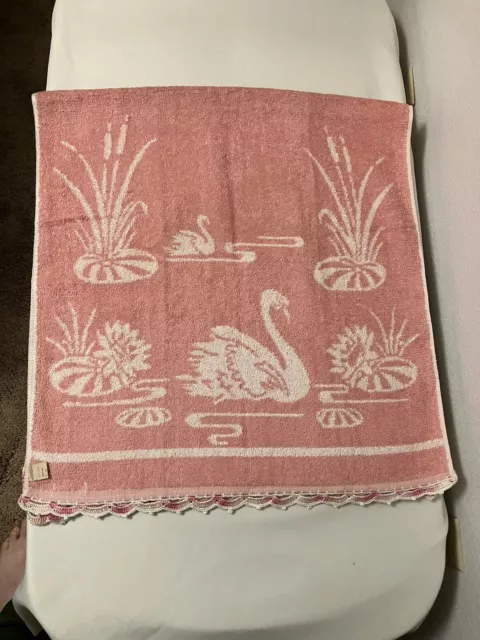 https://www.picclickimg.com/3DgAAOSwuhRjeE-p/Vintage-Dundee-Pink-White-Bath-Hand-Towels-Washcloth-Set-3.webp