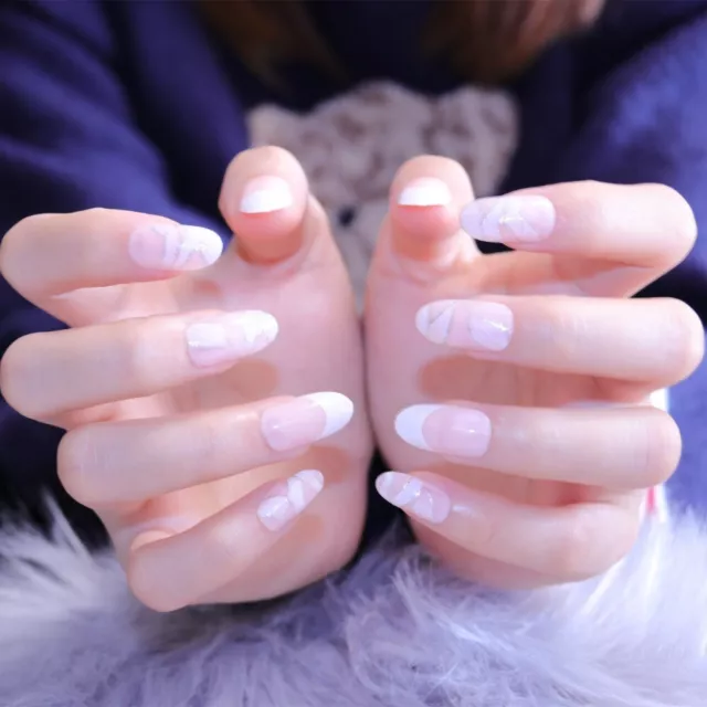 Longueur moyenne Faux ongles aux amandes Appuyez sur les ongles  Fille 2