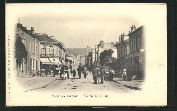 CPA Saint-Leu-Taverny, Personnes dans Avenue de la Gare