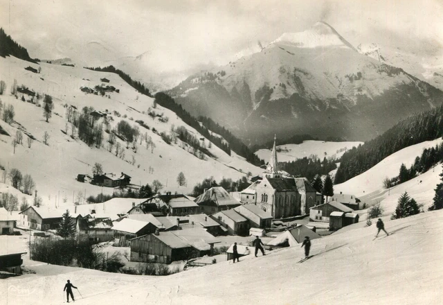CARTE LES GETS Le Village et la Pointe de Nanteaux Skieurs sur la Piste