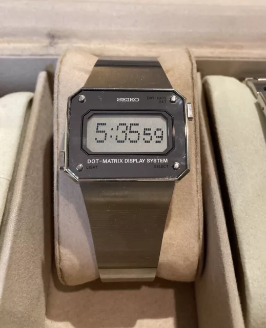 Reloj LCD digital de cuarzo, Matriz de puntos de acero inoxidable Seiko D031 400