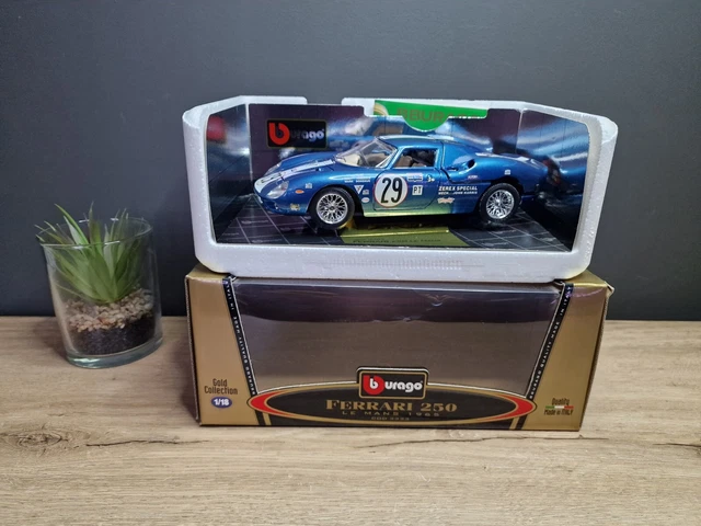 BURAGO 3033 Escala 1/18 | FERRARI 250 LE MANS 1965 RED