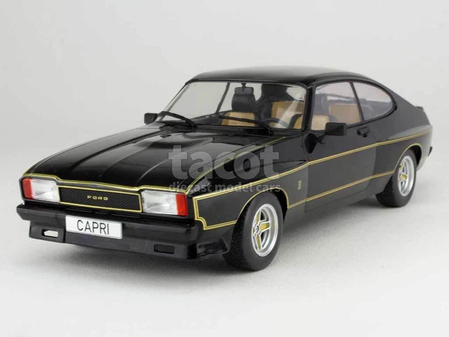 voiture de 1975 couleur argent et noir - FORD Capri Mk.II Xpack