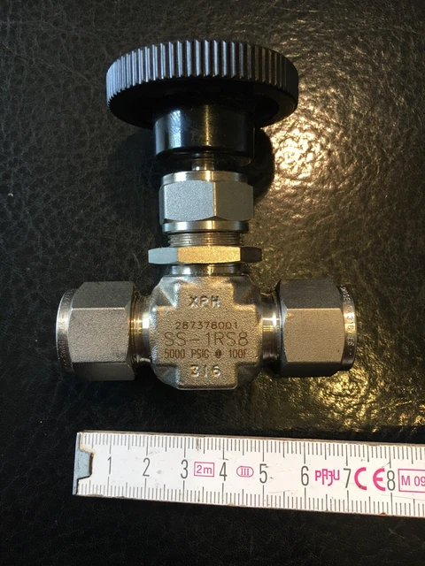 Swagelok SS-1RS8 Valvola di regolazione e intercettazione con collo valvola integrato