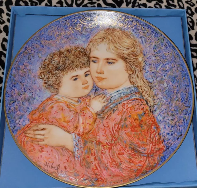 NEW Knowles Edna Hibel Mother's Day Plate w/ BOX & COA - 1985 “Erica and Jamie”