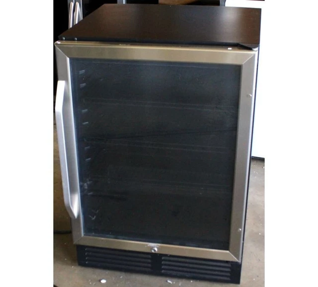 AVANTI 24& 5 cu. ft. BuiltIn Beverage Cooler with Lock BCA516SS PICK