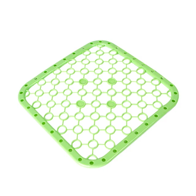 Ascenseur Chromé à L'extérieur Avec Grille De Vidange à L'avant De La