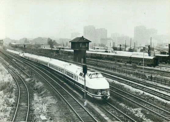 "Altes Foto"-SVT Karlex Abfahrt aus Berlin Durchfahrt Bhf Warschauer August 1981