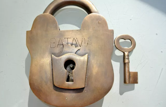 Aged 5" PADLOCK BATAVIA large Old vintage stye old lock solid brass key heavy B