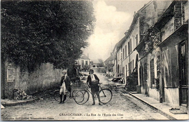 60 GRANCHAMP - la rue de l'ecole des filles.