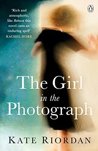 The Girl En Photograph Par Riordan Kate Acceptable Used Livre (Livre de Poche)