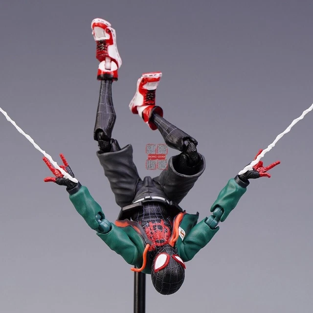 Figurine Spiderman Miles Morales Into The Spider verse articulée avec Accessoire