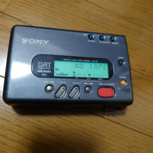 Sony digital audio cassette DAT Walkman TCD-D7 with genuine cover