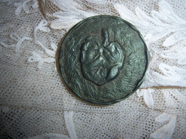 B285  BOUTON ANCIEN TRES  gros bouton ART DECO feuille