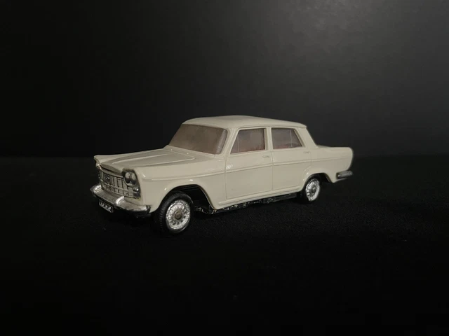 VOITURE MINIATURE 4537 Renault 4cv 1954 Solido au 1/43 EUR 8,90