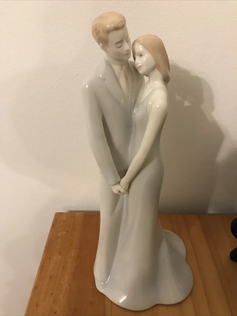 Royal Worcester Moments Happy Anniversary 2002 von Richard Moore (EGR)