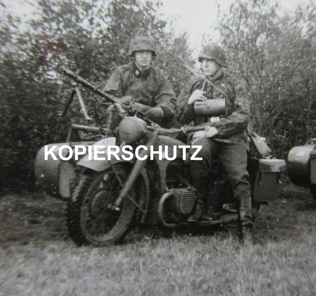 Altes Foto Kradmelder / Motorrad Erbsentarnjacke / Tarnjacke / 2. WK *