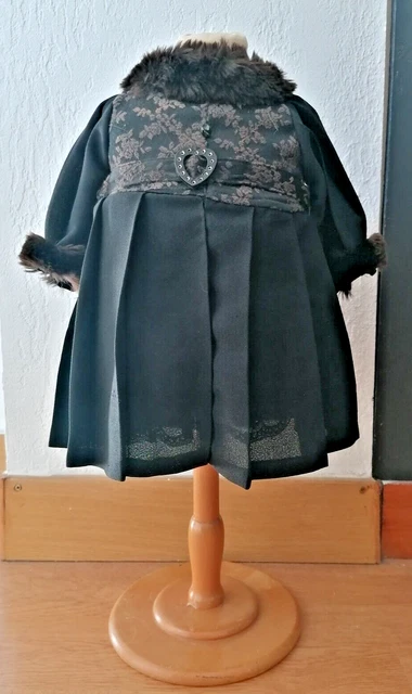 Robe poupée faite par couturière  modèle ancien