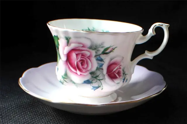 Vintage Royal Albert Porcelaine Angleterre Motif #4504 Rose De Tasse et Soucoupe