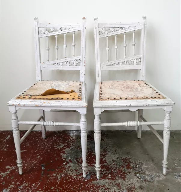 Couple De Chaises Modernistes. Bois Polychrome. Espagne. Xixème Siècle.