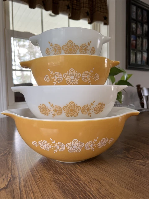 PYREX Butterfly Gold Cinderella Nesting Mixing Bowls Vintage Set of 4