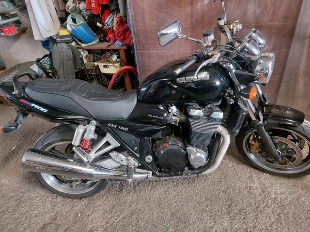 moto marca Suzuki gsx 1400 nera moto marca Suzuki gsx 1400 nera