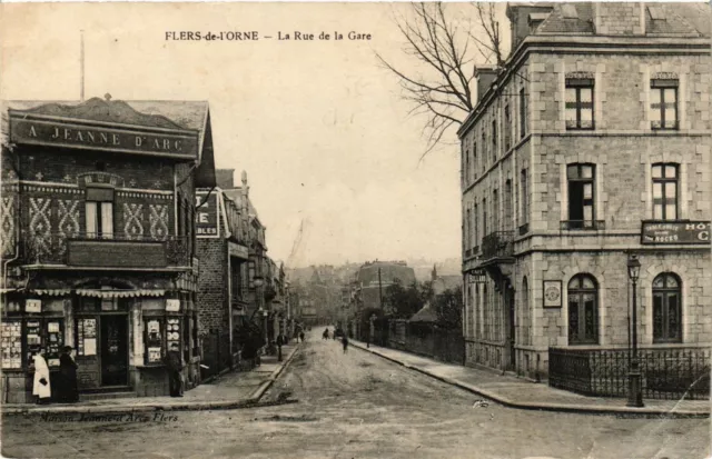 CPA FLERS-de-l'Orne - La Rue de la Gare (356032)