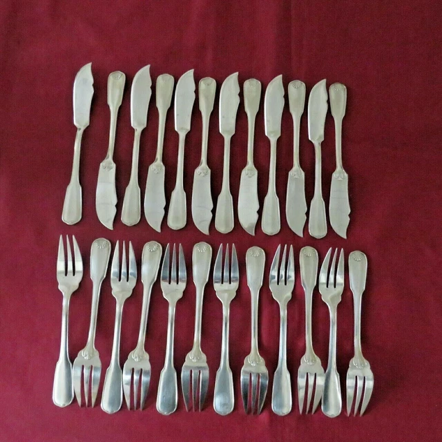 Ensemble de 12 fourchettes à poisson modèle Spatours