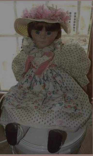 Poupée Corolle de collection en porcelaine