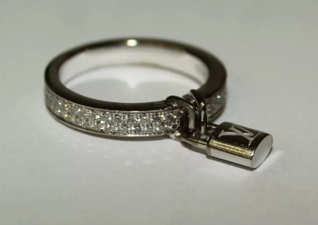 Pre-Owned Louis Vuitton Berg Lockit Diamond Ring in 18k Gold –