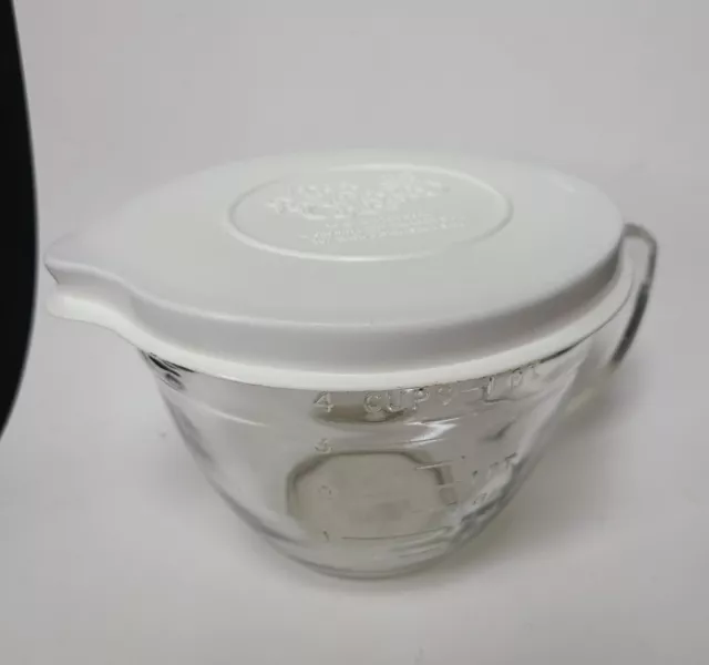 Batterero mezclador Pampered Chef de 4 tazas/1 qt con tapa blanca