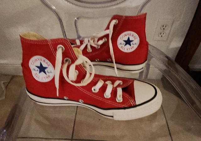 Converse All Star High Top Unisex Sneakers Size 4.5 Mens and 6.5 Womens.. Converse All Star High Top Unisex Sneakers Size 4.5 Mens and 6.5 Womens..