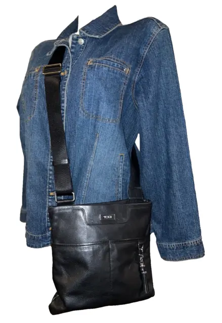 TUMI Purse Black Genuine Leather Front Pocket Crossbody Shoulder Bag w/Tassel