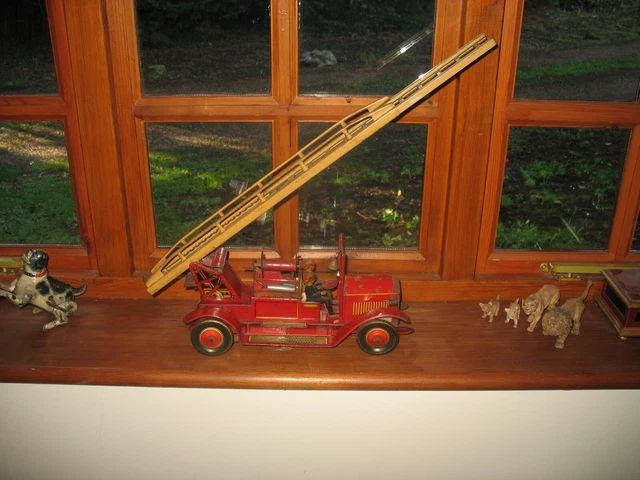 Jouet Ancien Tippco – Camion De Pompiers à Friction – Fer Lithographié – 1950