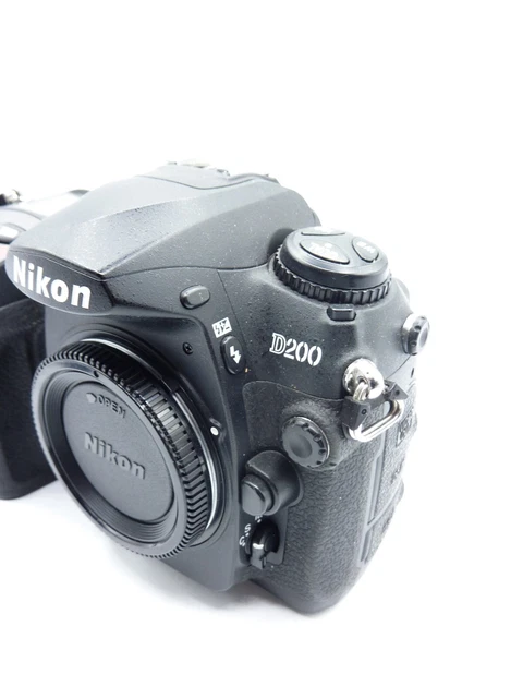 Nikon D200 10.2 MP Digital SLR Camera - Black (Body Only) 2
