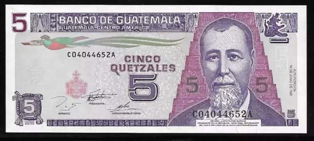 Guatemala P-88 5 Quetzales 1995 Unc