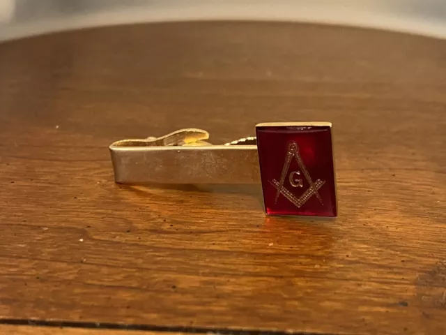 Vintage Hayward Freemason Masonic Red Stone Goldtone Tie Clip Mason Estate